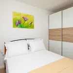 Vista Blue Apartment